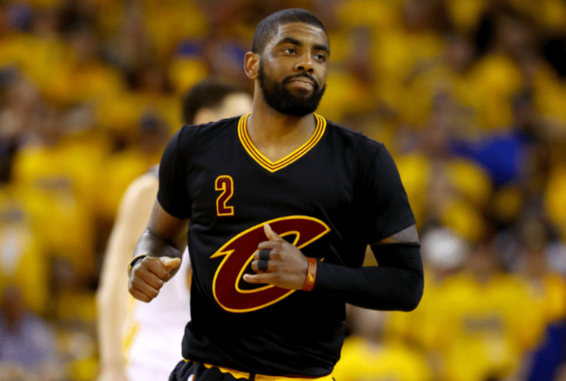 篮网险胜山东队，欧文高光表现