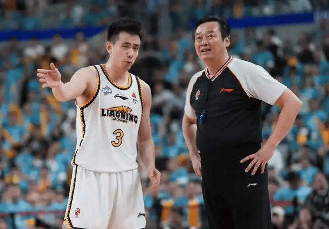 步行者险胜灰熊，赵继伟状态火热