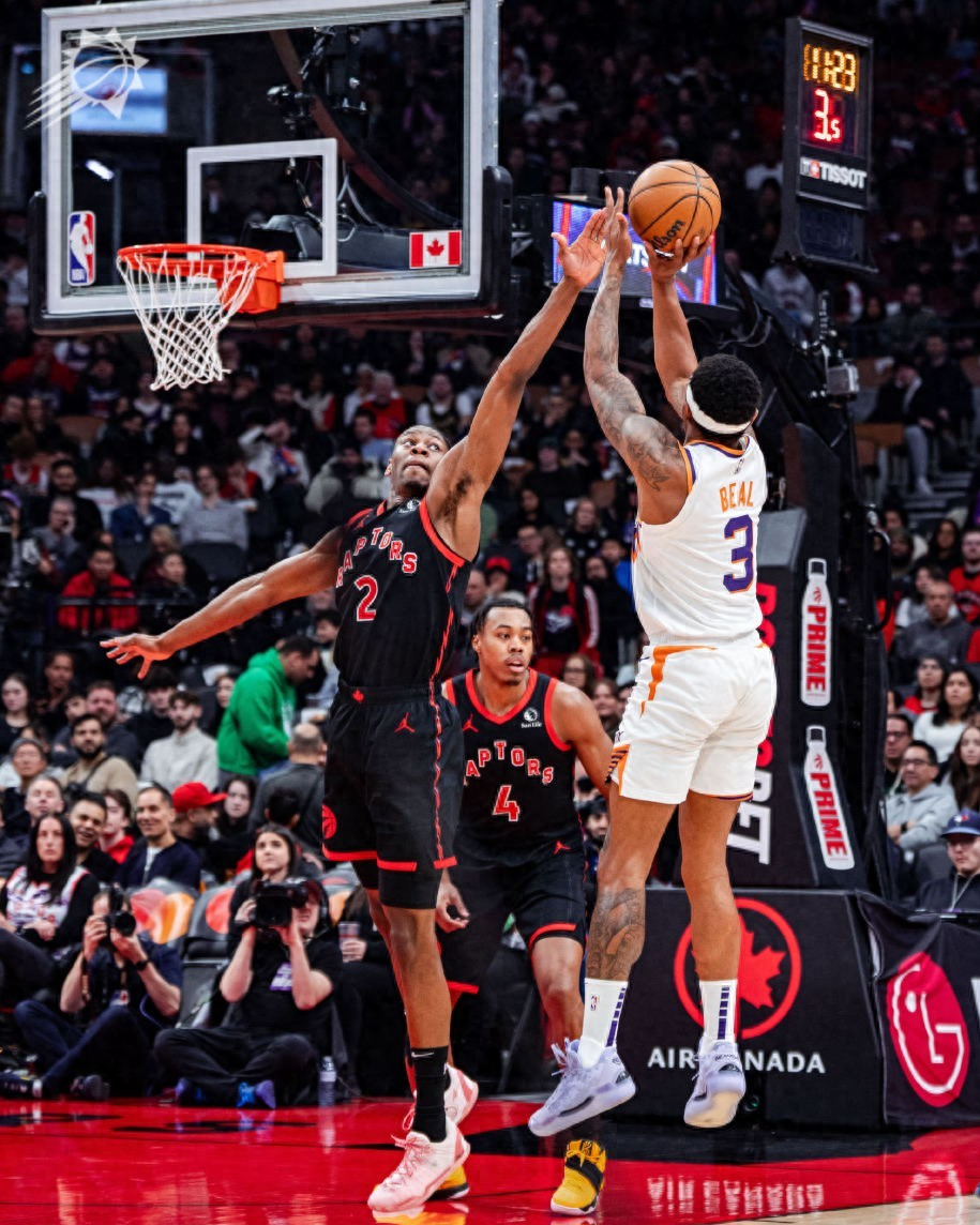 猛龙完胜辽宁队，范弗利特关键制胜