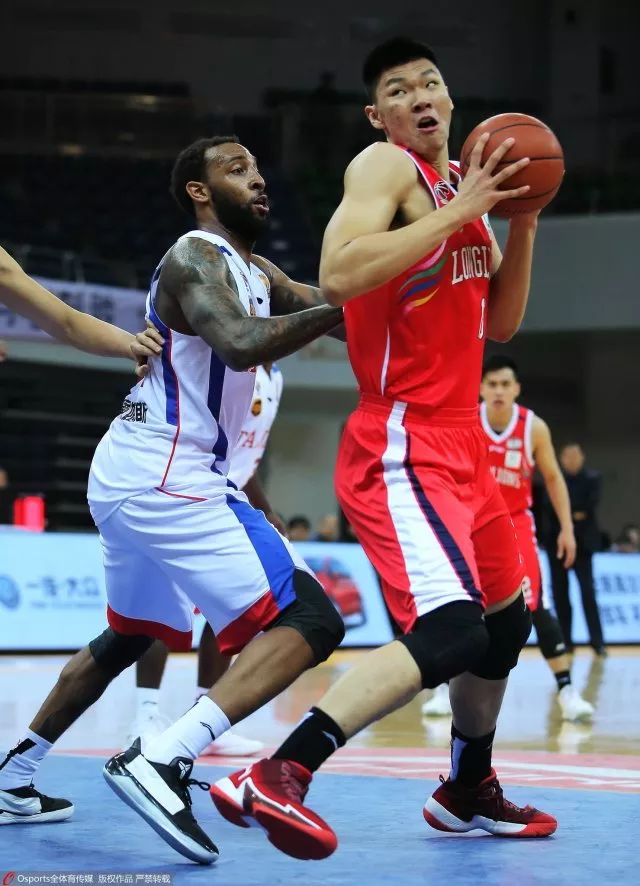 熊猫体育app-日本队鏖战波兰队，奥恰洛夫状态火热