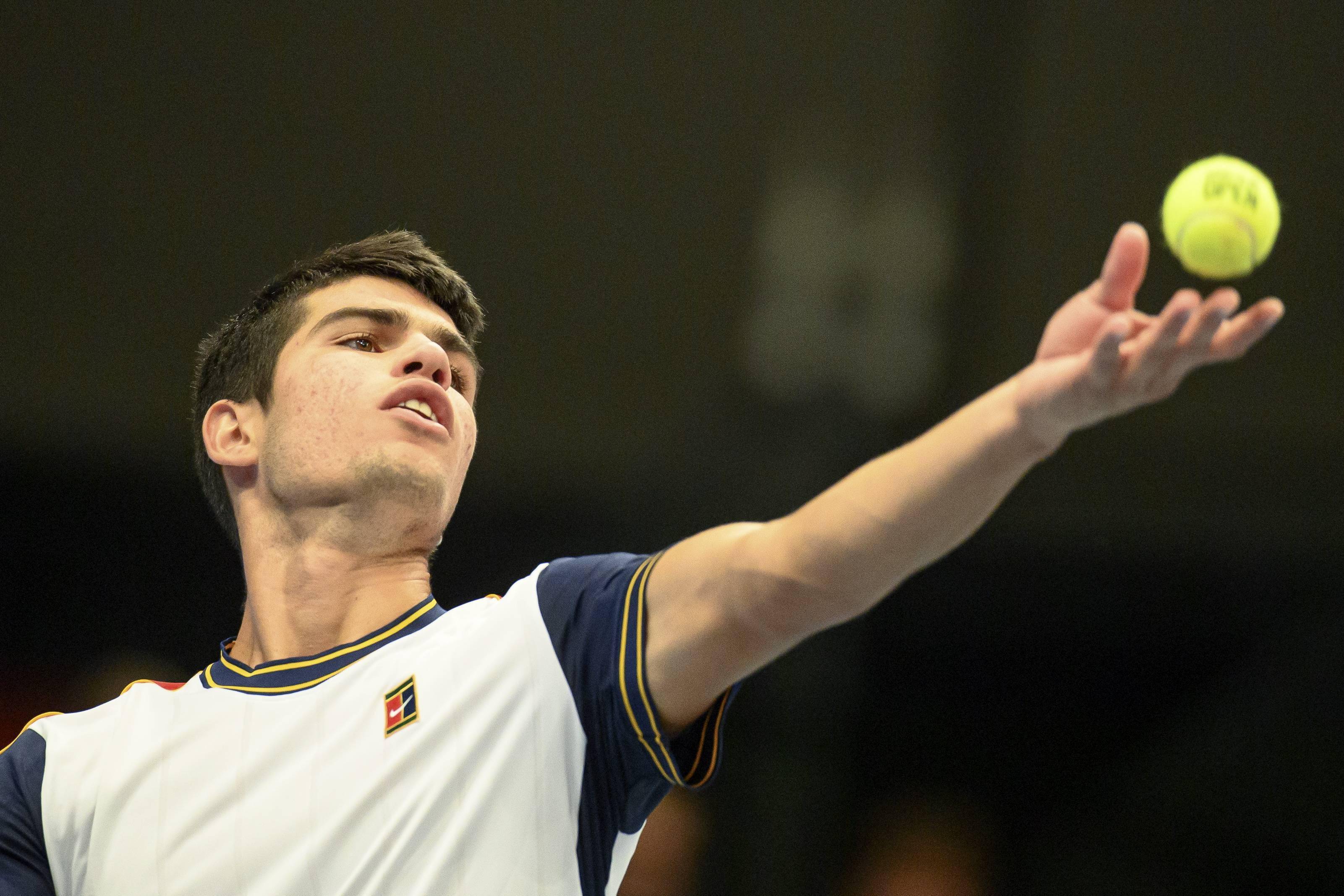 英国网球队血洗世界网球队，克耶高斯完成帽子戏法