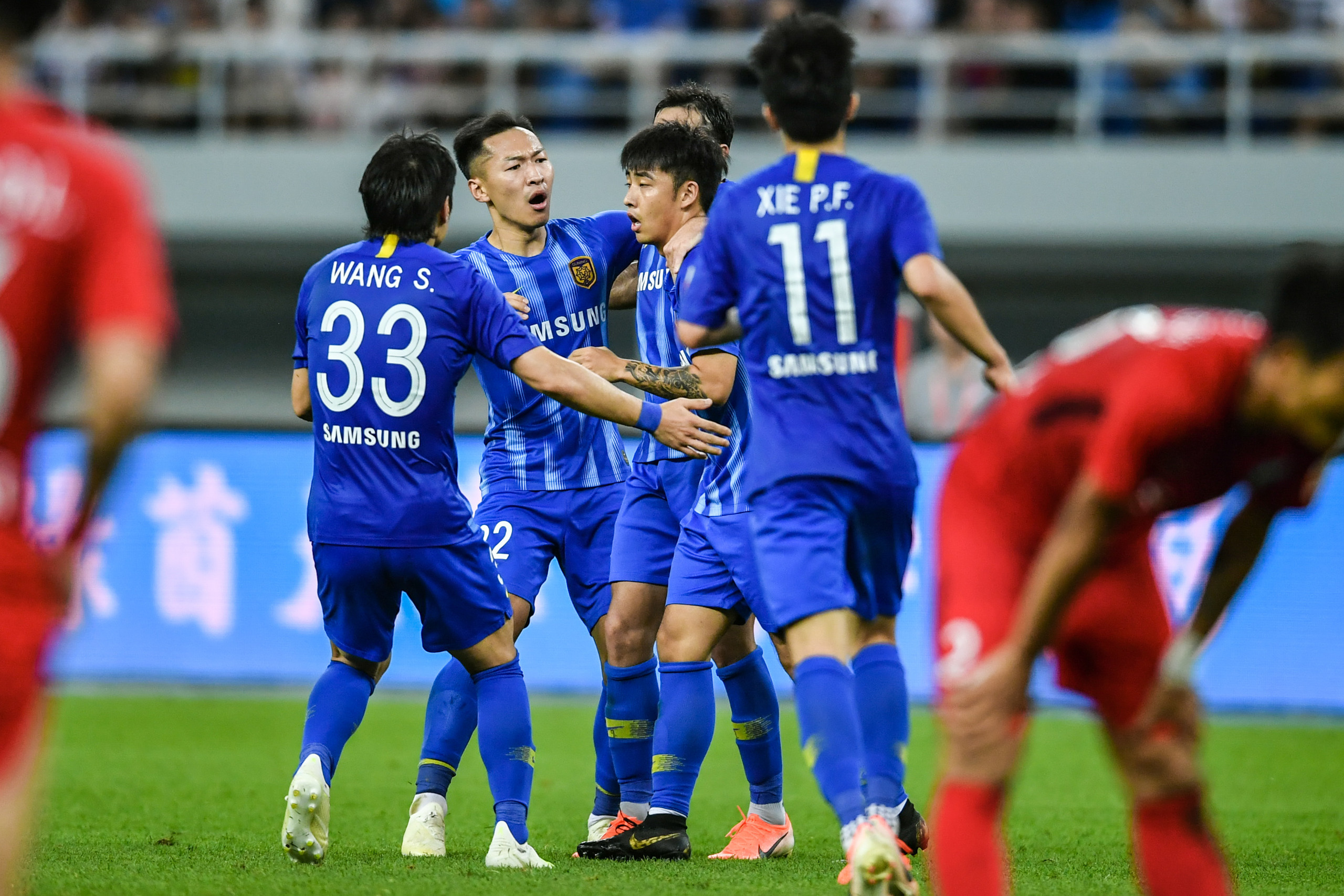 江苏苏宁头名，以稳固表现领跑积分榜