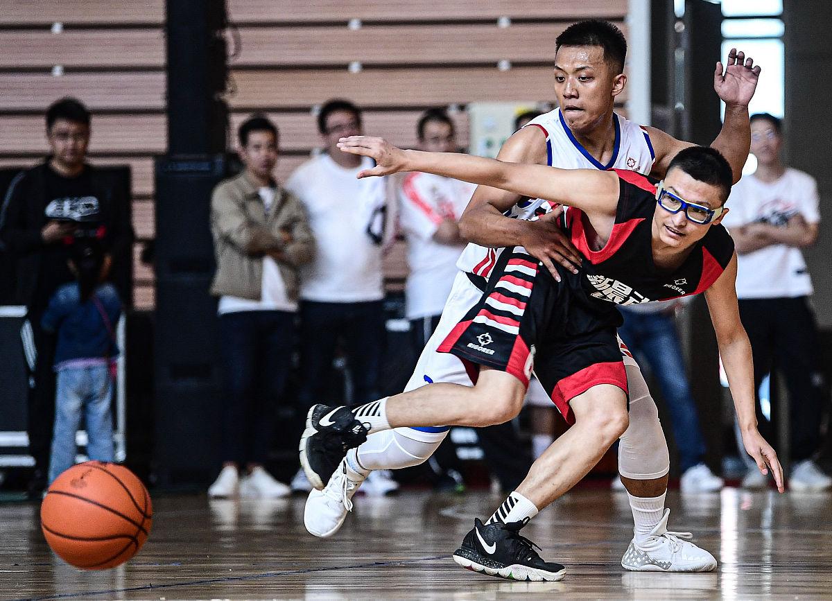 澳大利亚网球队鏖战日本网球队，穆雷三分雨点燃全场