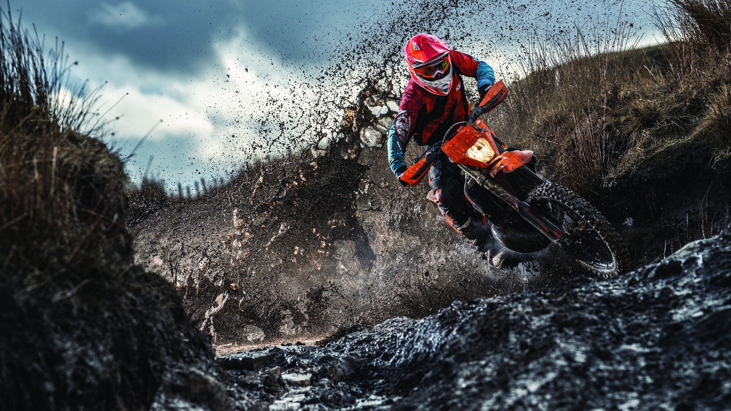 跨界狂想，当哥伦比亚足球风暴席卷NBA，奥亚尔萨瓦尔在季后赛的绿茵场接管比赛