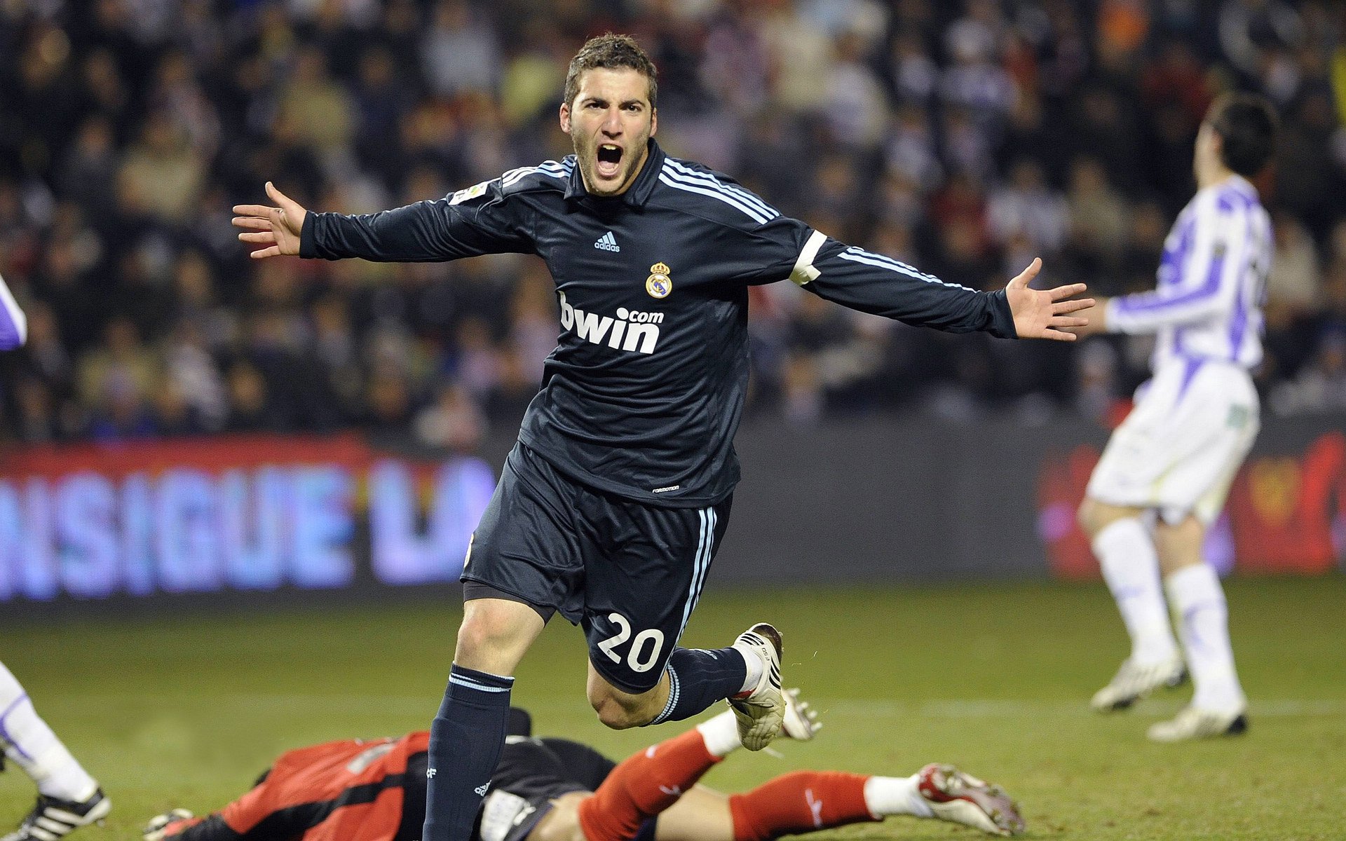 若日尼奥用实力证明自己，巴西粉碎尼斯